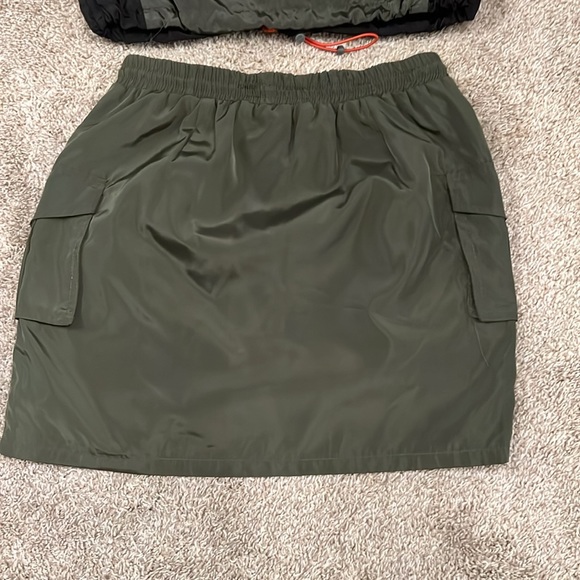 2 pc windbreaker skirt set - Picture 11 of 14